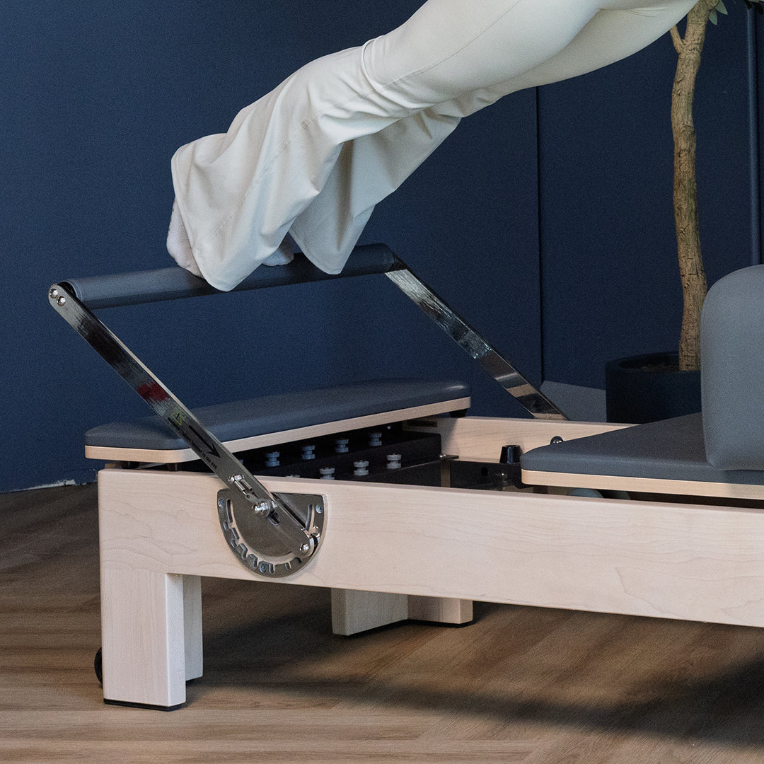 Element Flow Pilates Reformer - Pliant Lira