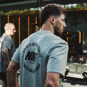 Vêtements Nike Strength